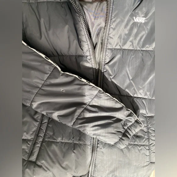 VANS Woodridge Black & Checkered BoysPuffer Jacket, Size Large